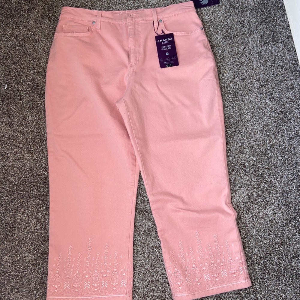 Amanda Woman’s Capris